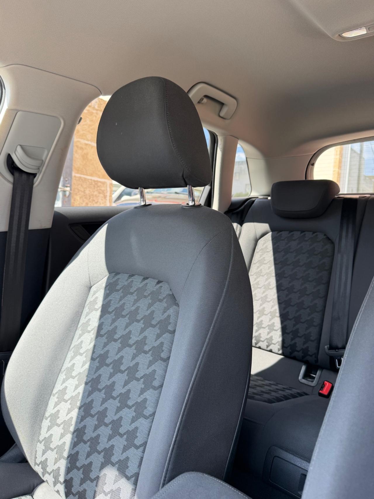 Audi A3 1.6 TDI 110 cv Attraction-2015/LED/NAVI