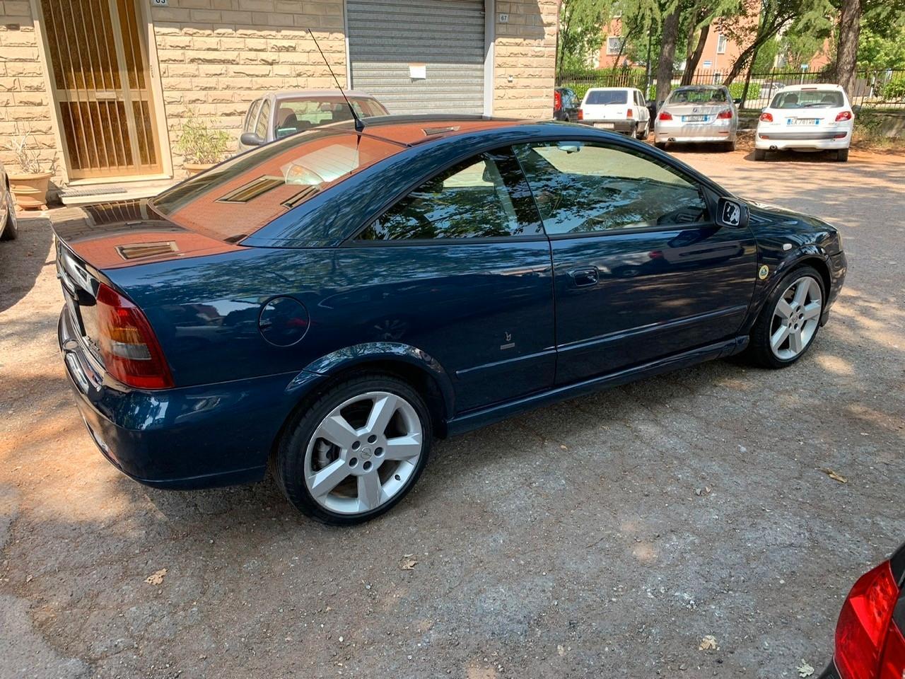 Opel Astra Coupé 2.0i Turbo 16V cat