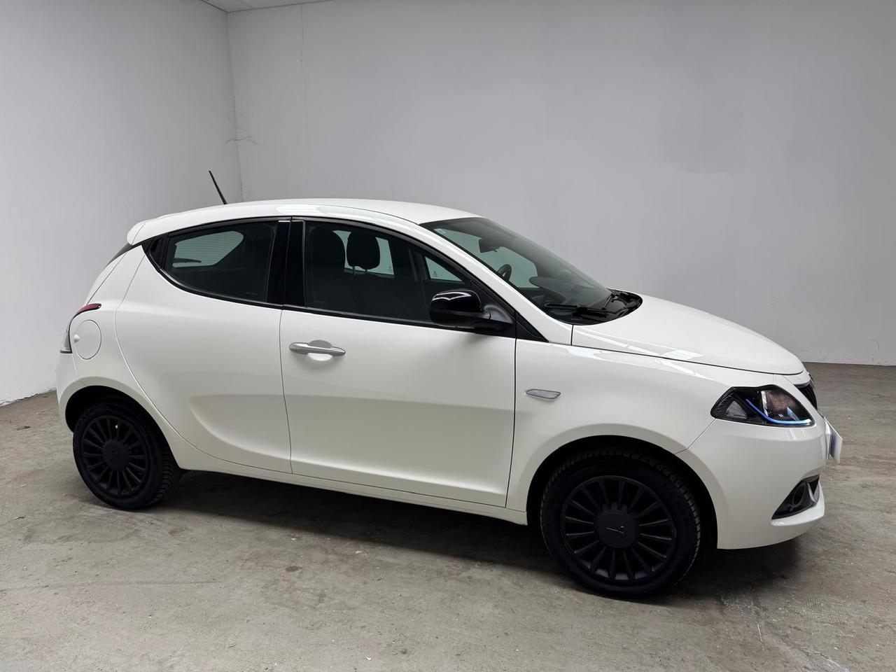 LANCIA Ypsilon III 2021 - Ypsilon 1.0 firefly hybrid Silver s&s 70c
