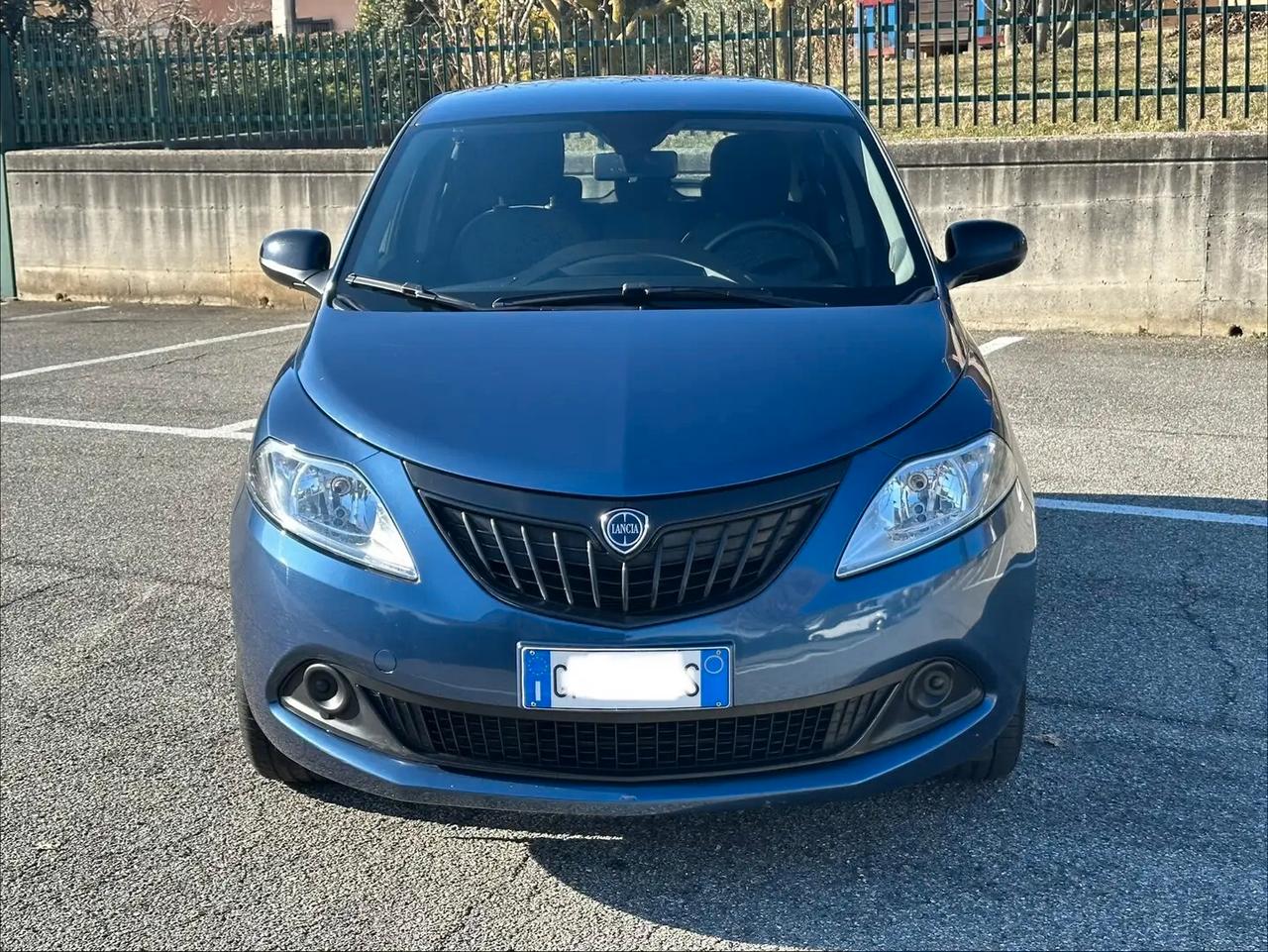 Lancia Ypsilon 1.0 Firefly Hybrid Silver