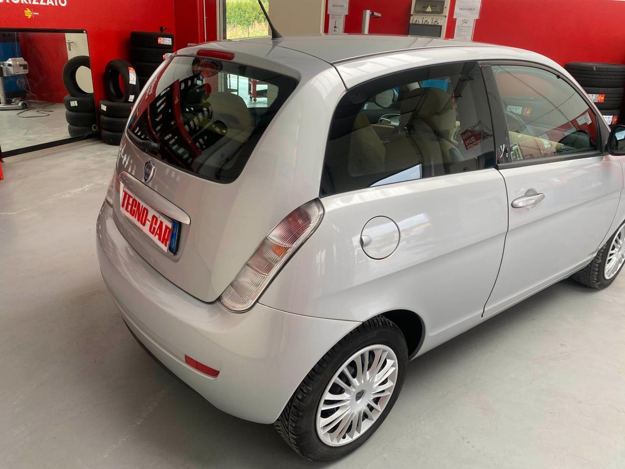 Lancia Ypsilon 1.2 Versus
