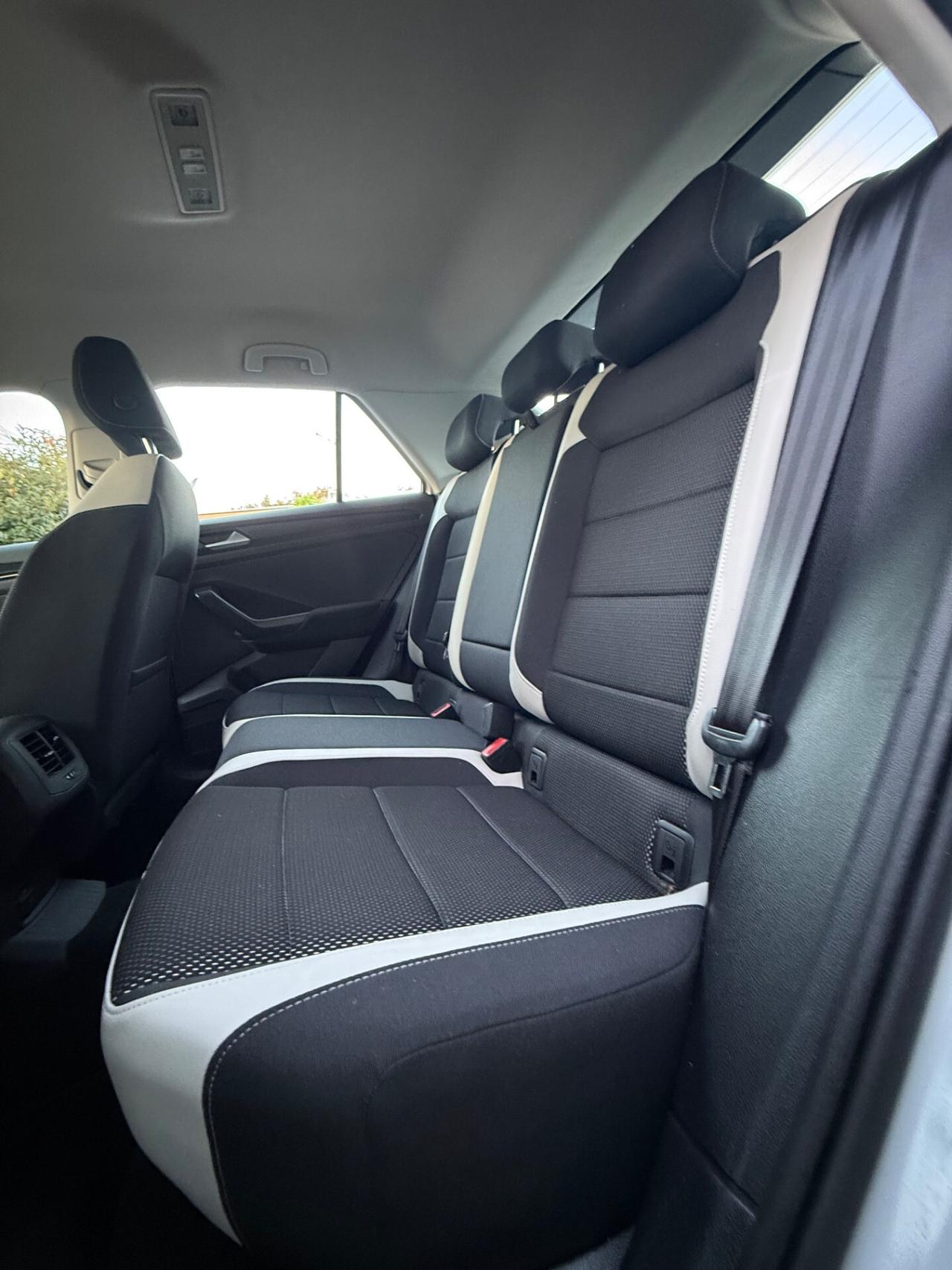 Volkswagen T-Roc 1.6 TDI Advanced,Full LED,cerchi 18”,LED ambiente,ecc.