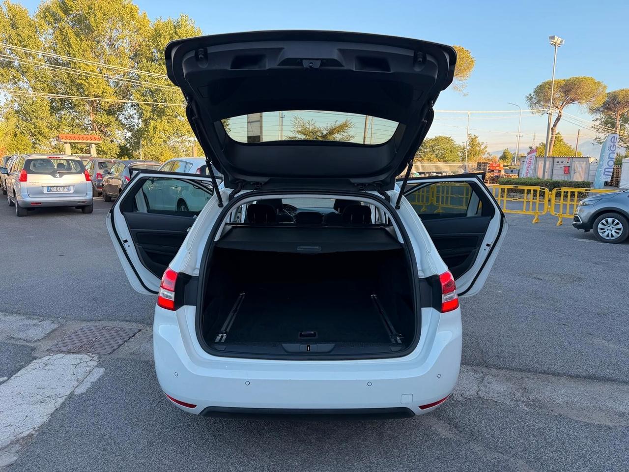 Peugeot 308 1.6 BLUEHDI 120 EAT6 S&S SW ALLURE 2016