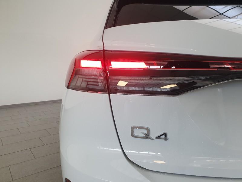 Audi Q4 45 s line edition quattro