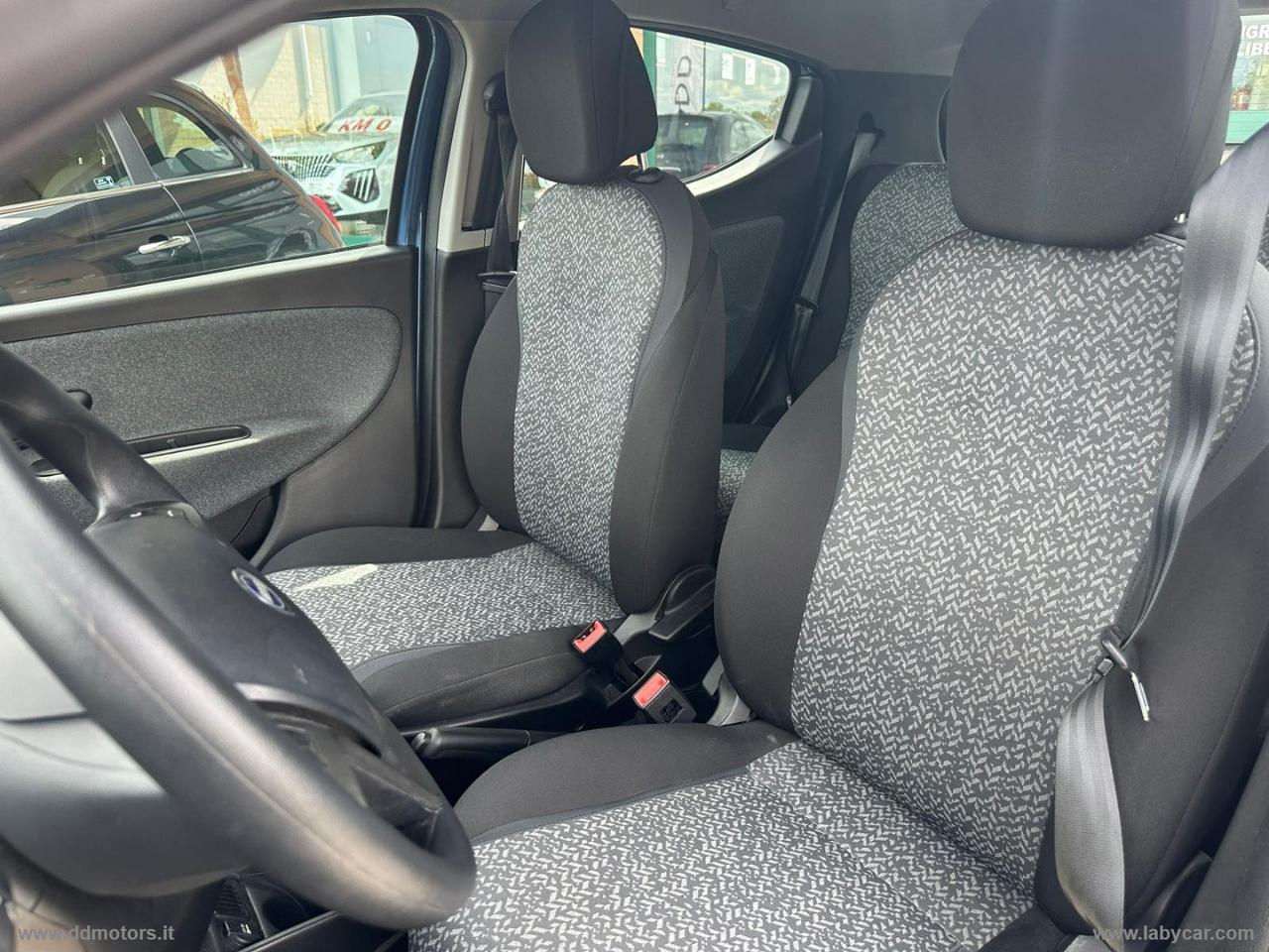 LANCIA Ypsilon 1.0 FireFly 5p.S&S Hybrid Silver *NEOPATENTATI*