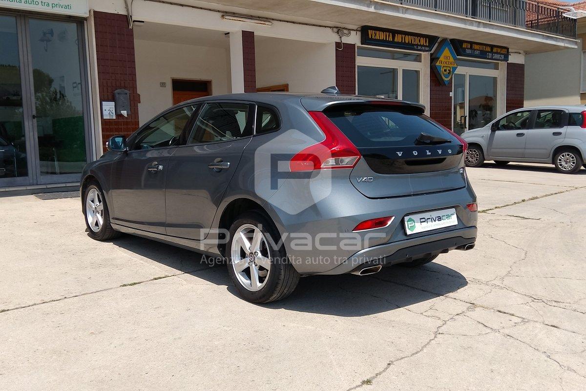 VOLVO V40 D2 R-design Momentum