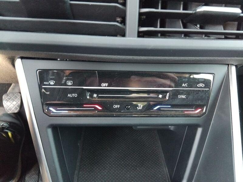 Volkswagen Polo VI 2022 1.0 tsi Style 95cv