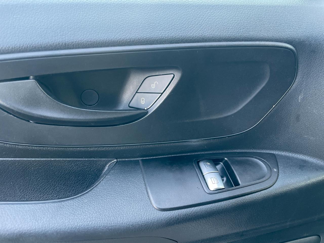 MERCEDES Vito 114 cdi compact fwd my19