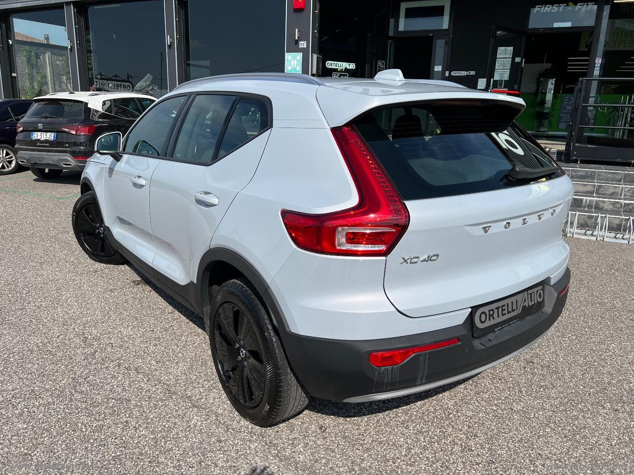 VOLVO XC40 D3 AWD Geartronic Momentum Pro IVA DEDUCIBILE