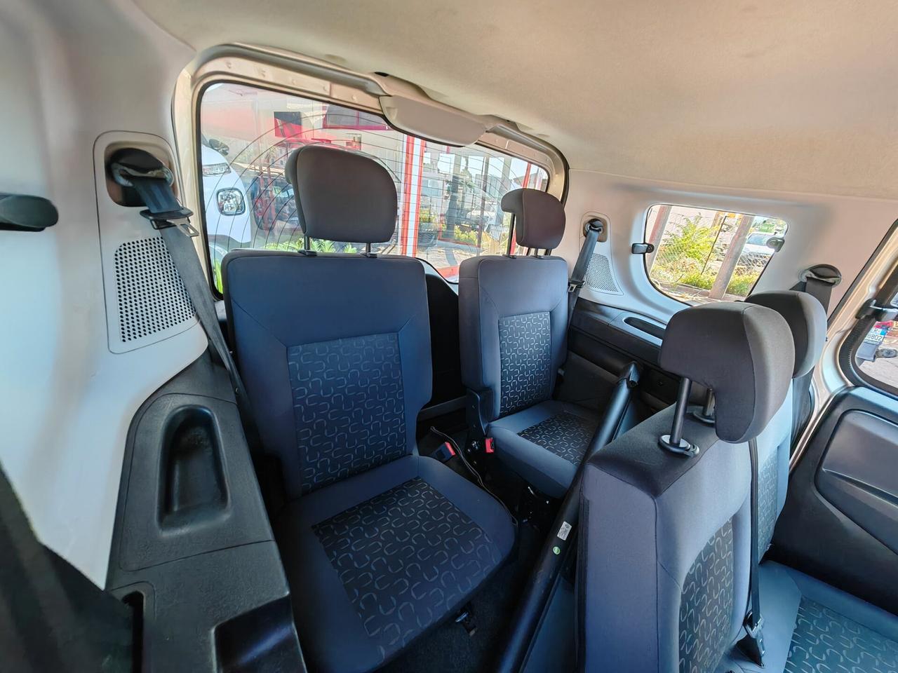 Fiat Dobló 1,6 diesel 10/2014 Cv90 POSTI 7