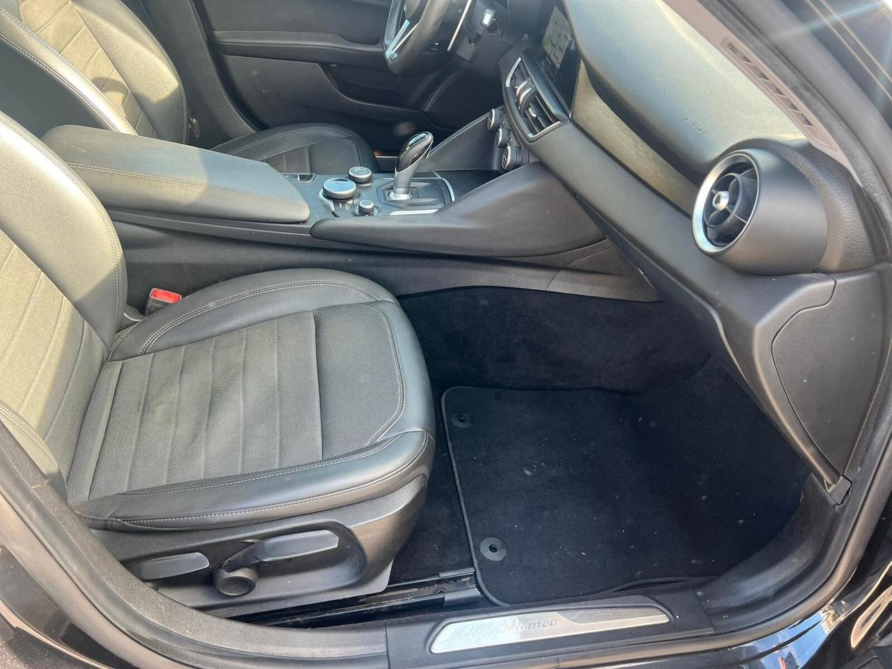 Alfa Romeo Giulia 2.2JTDM 180CV ALLESTIMENTO VELOCE FULL