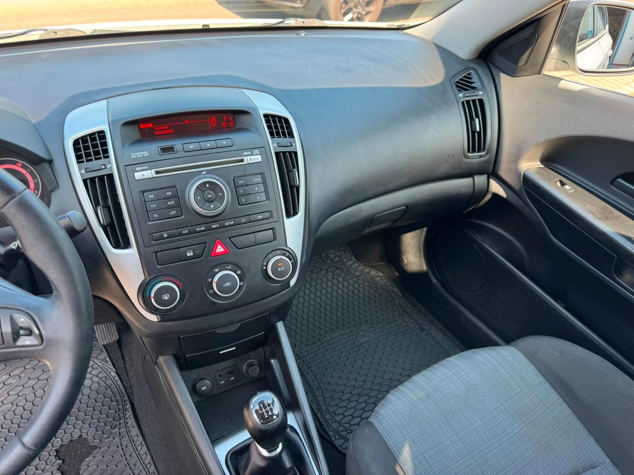 Kia Ceed 1.6 Diesel 90 CV: Affidabilità al giusto prezzo!
