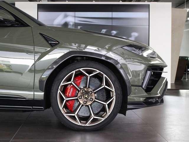 Lamborghini Urus PERFORMANTE AKRAPOVIC LED PDC KAMERA 5 POSTI 23"