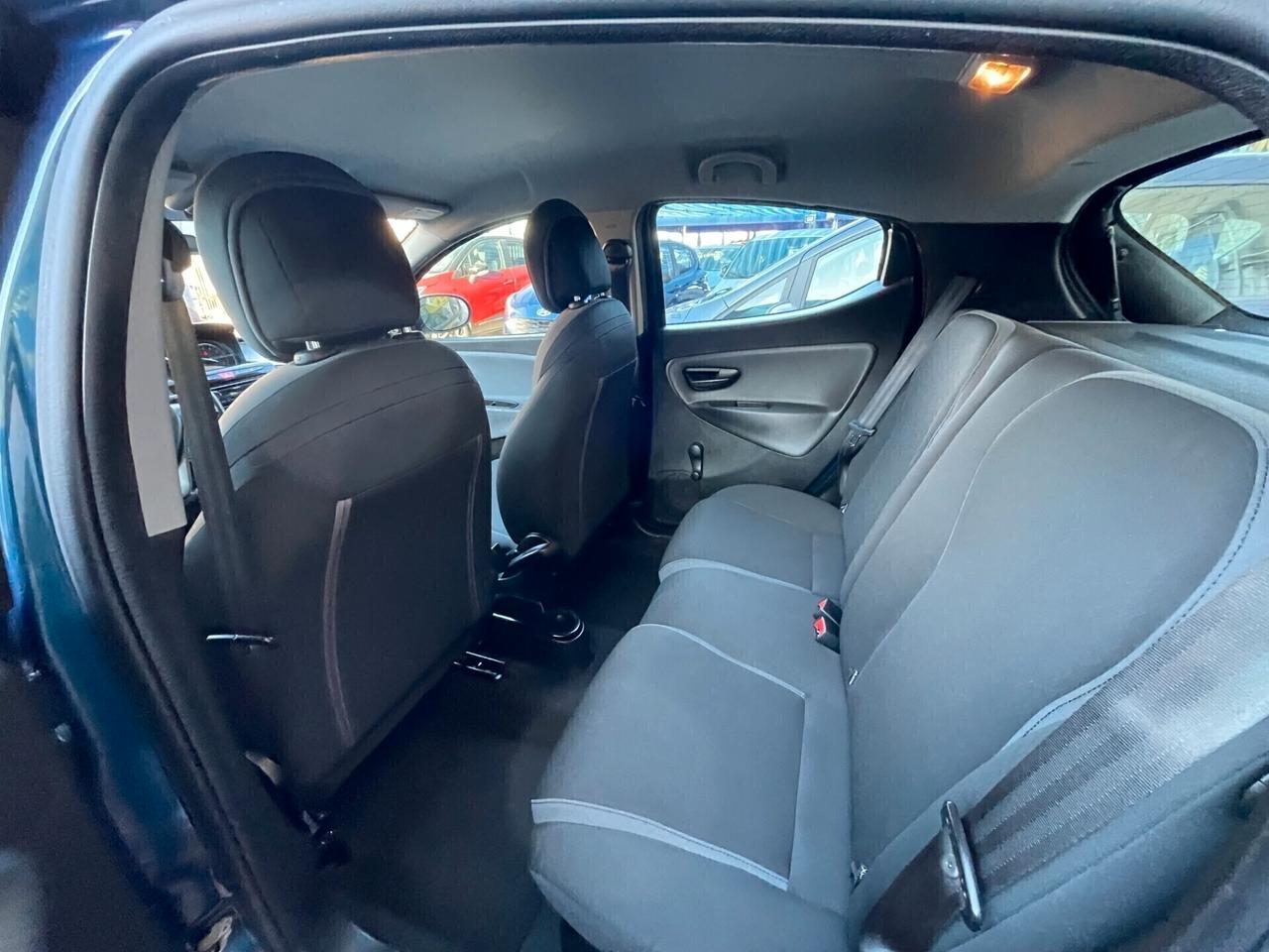 Lancia Ypsilon 1.2 69 CV 5 porte Silver