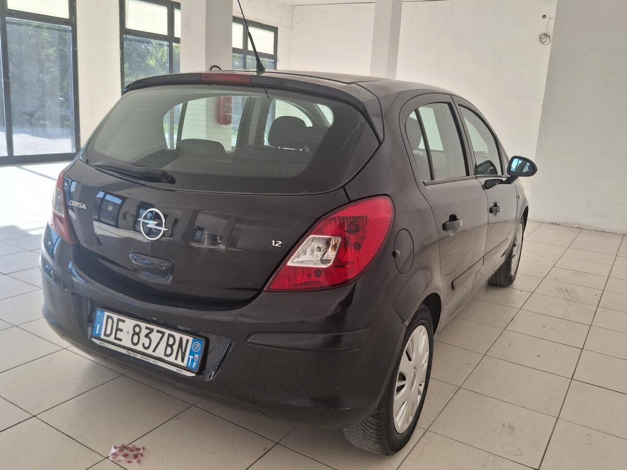 Opel Corsa 1.2 5 porte Cosmo