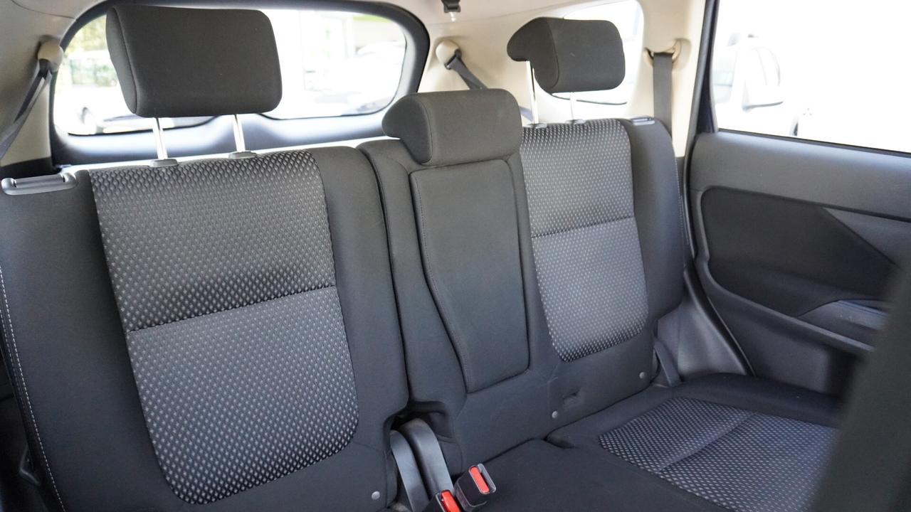 Mitsubishi Outlander 2.2 DI-D 4WD Intense