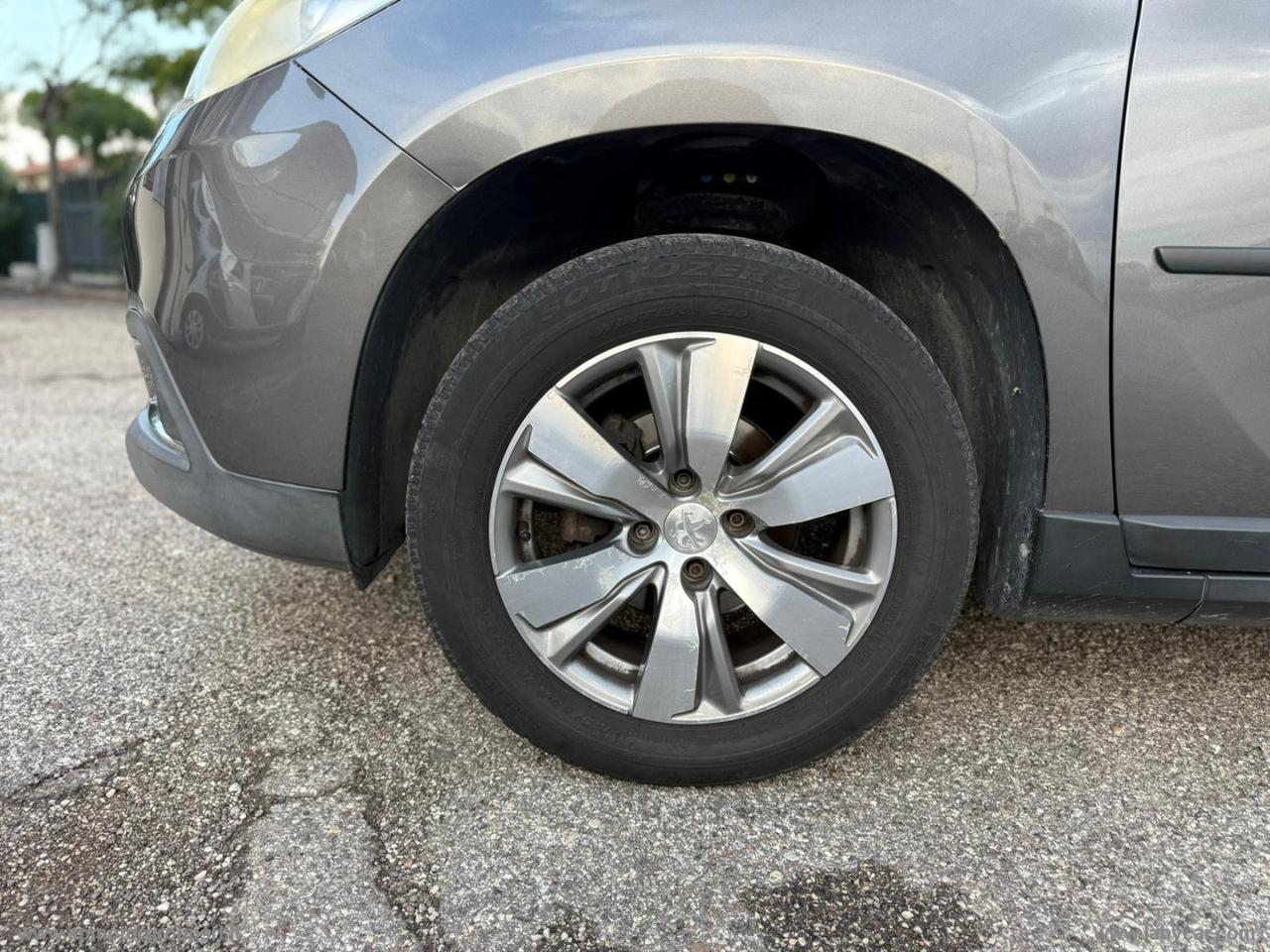 PEUGEOT 2008 PureTech 82 Allure