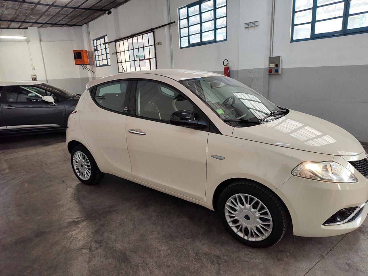 Lancia Ypsilon 1.2 69 CV 5 porte GPL Ecochic Gold MY16