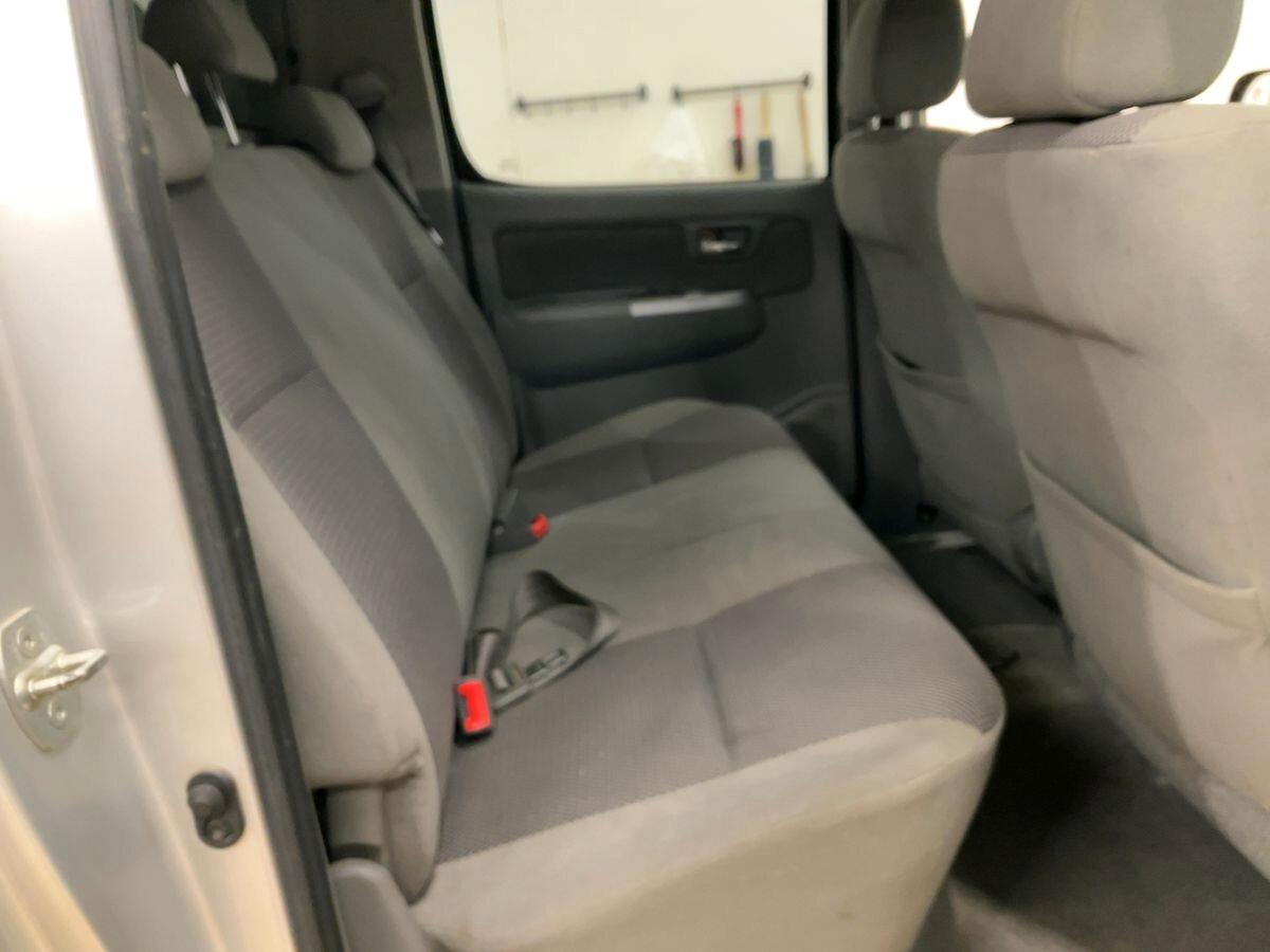 Toyota Hilux 3.0 D-4D 4WD 4p. Doub. Cab SR+