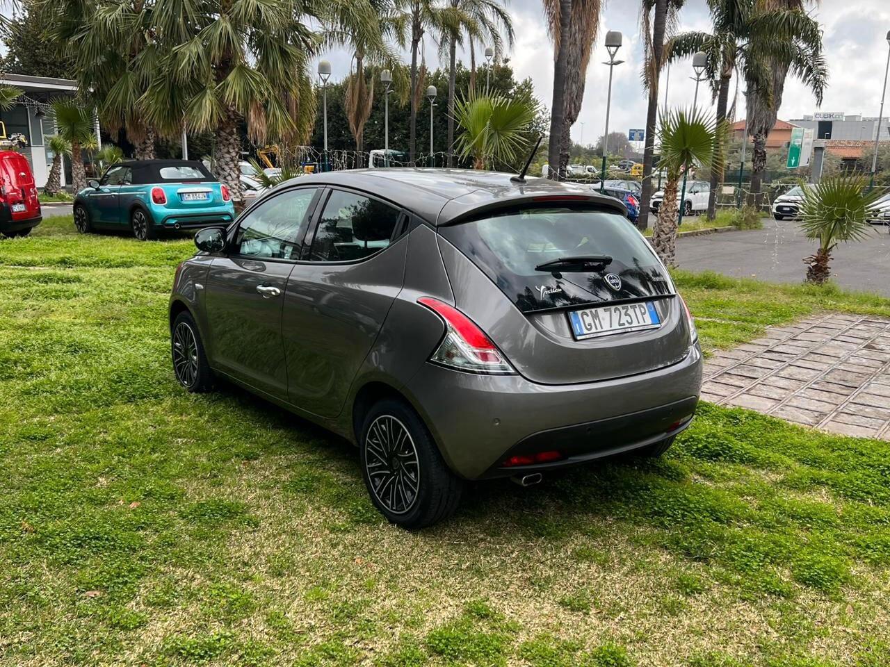 Lancia Ypsilon 1.0 FireFly 5 porte S&S Hybrid Gold