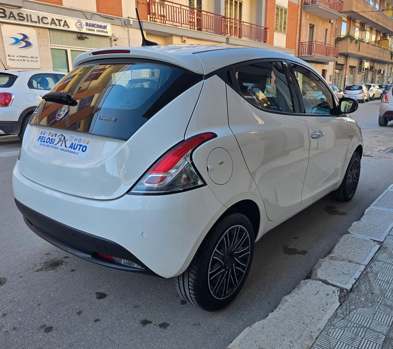 Lancia Ypsilon 1.0 FireFly 5 porte Hybrid Gold