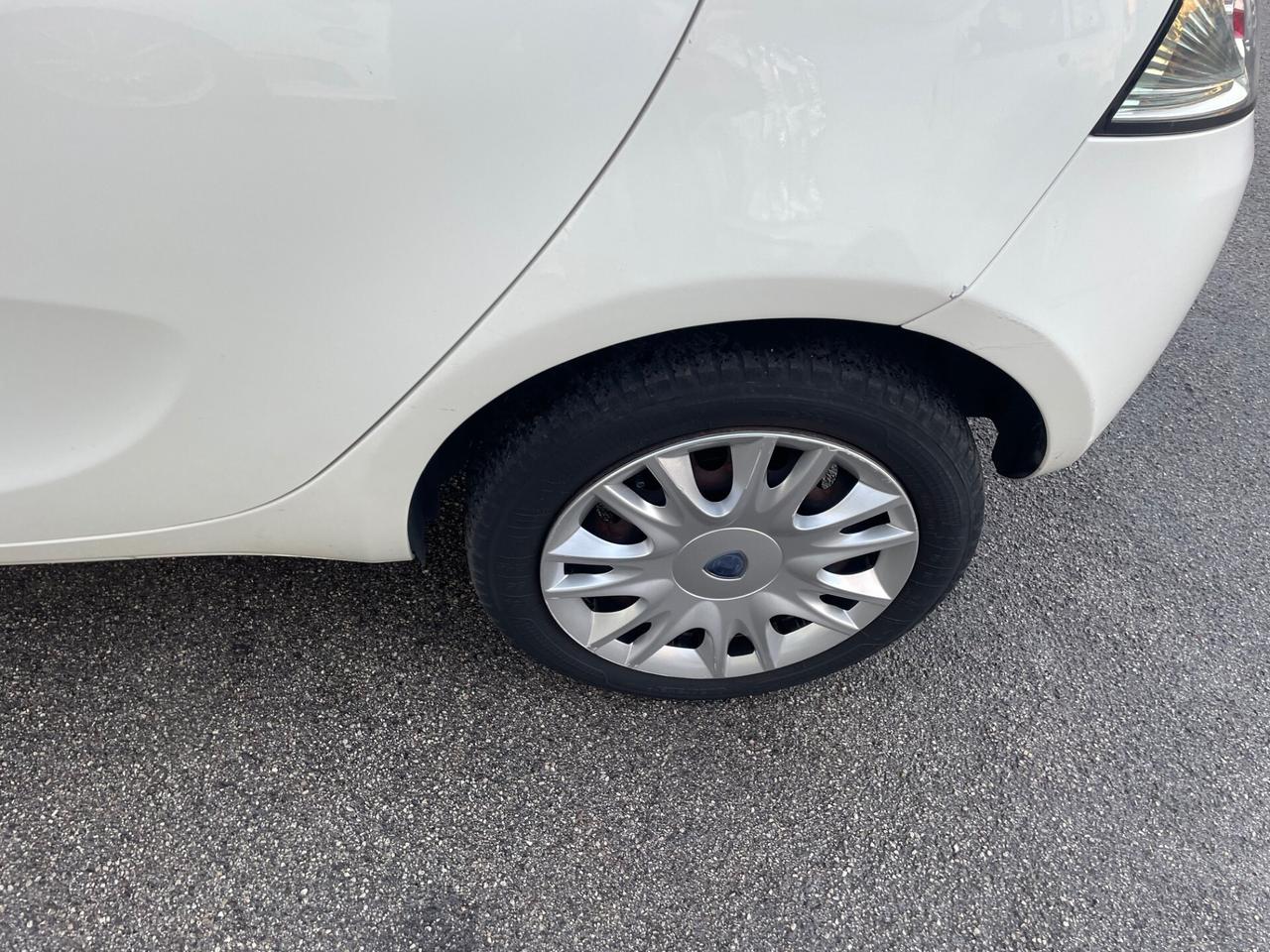 Lancia Ypsilon 1.2 69 CV 5 porte GPL Ecochic Silver