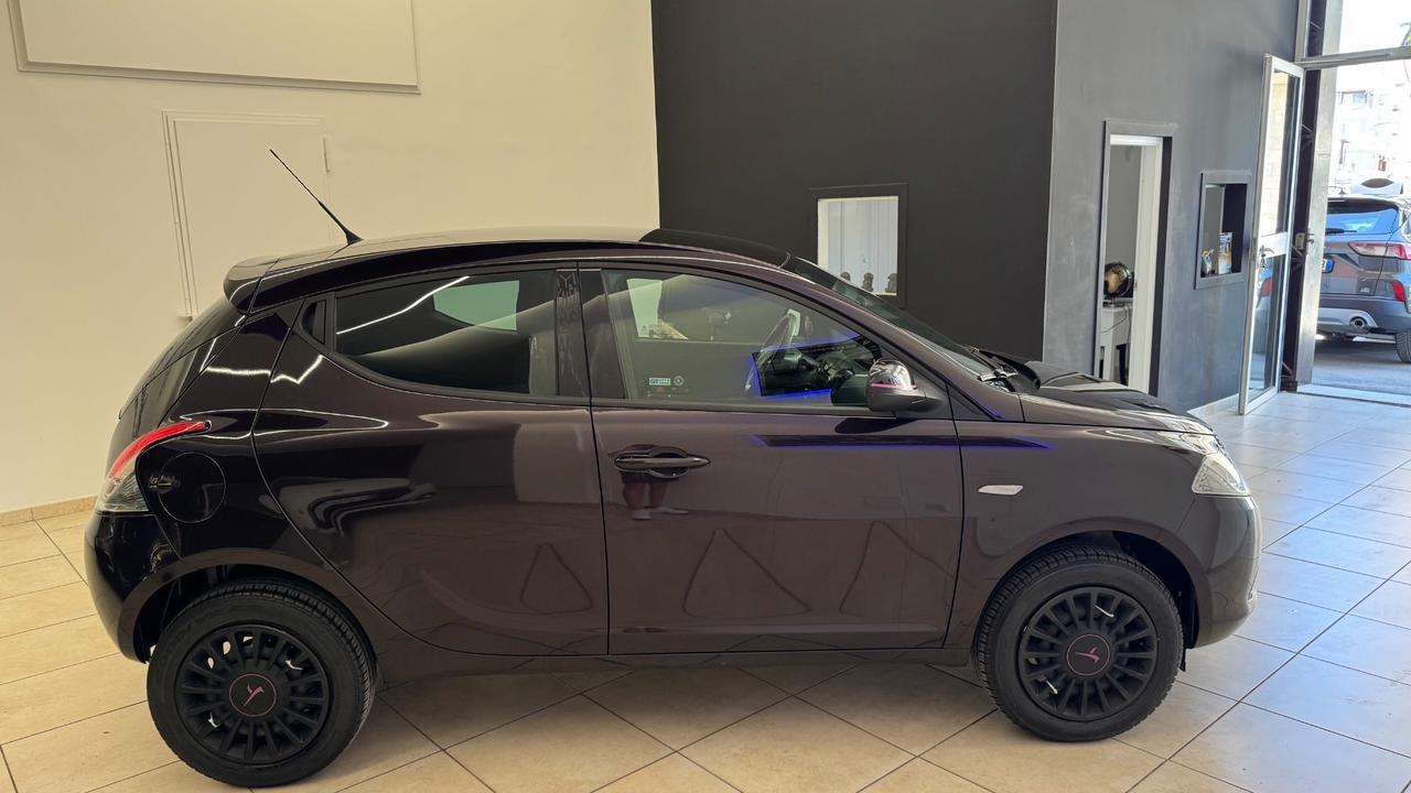 Lancia Ypsilon 0.9 TwinAir 85 CV 5 porte Metano Ecochic Elefantino