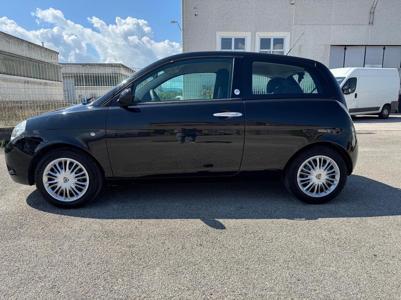 Lancia Ypsilon 1.4 Platino Ecochic GPL. Km 126.000