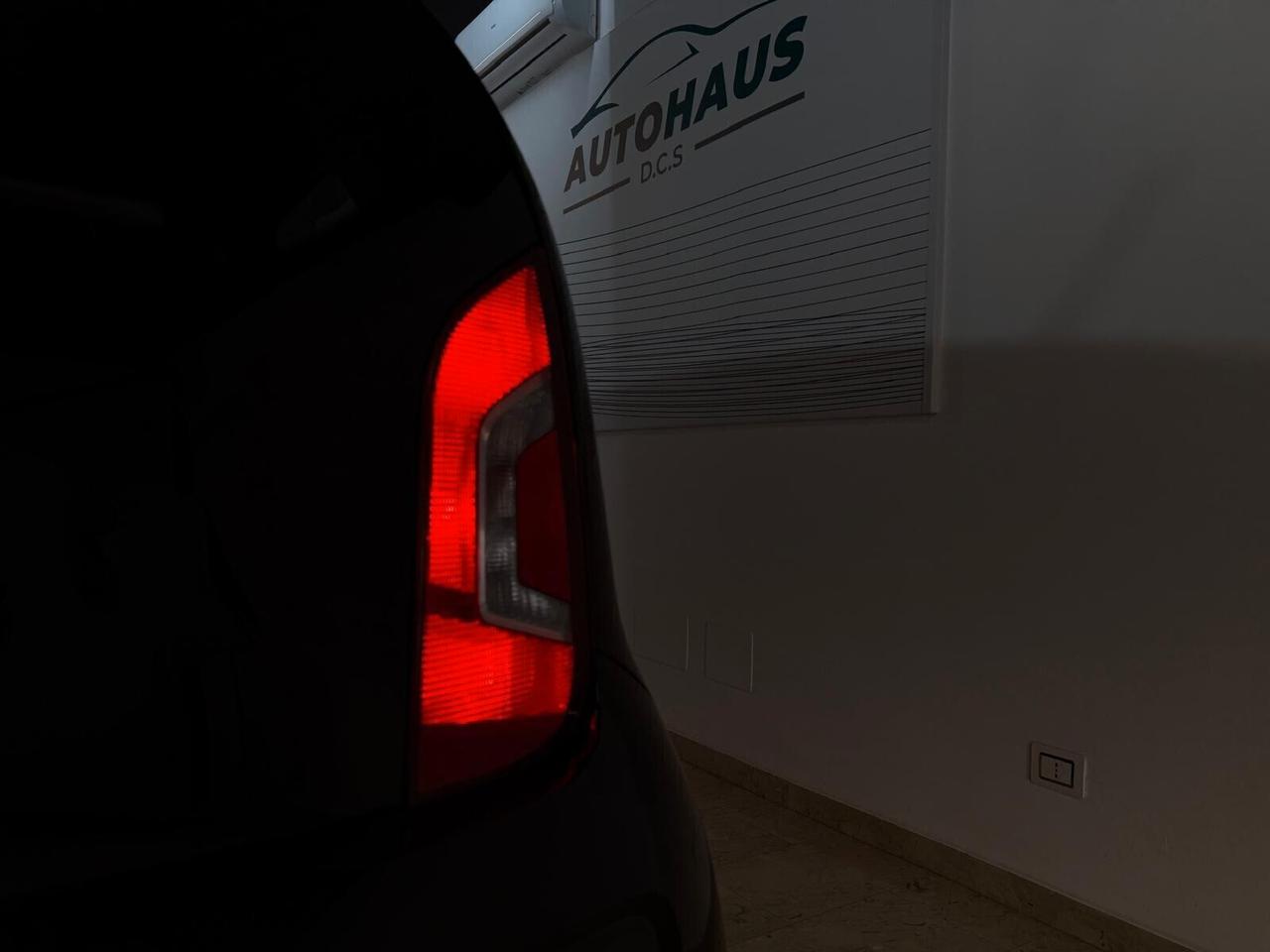 Volkswagen up! 1.0 5p. Versione STREET