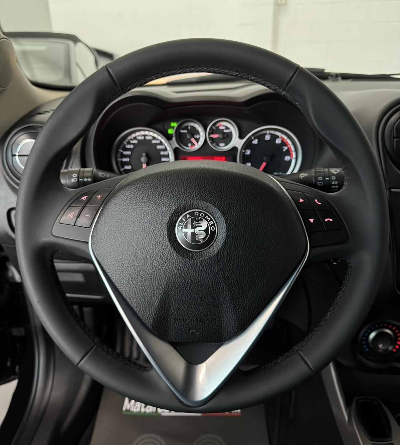 Alfa Romeo MiTo 1.4cc 78cv Sensori di parcheggio Bluetooth OK Neopatentati