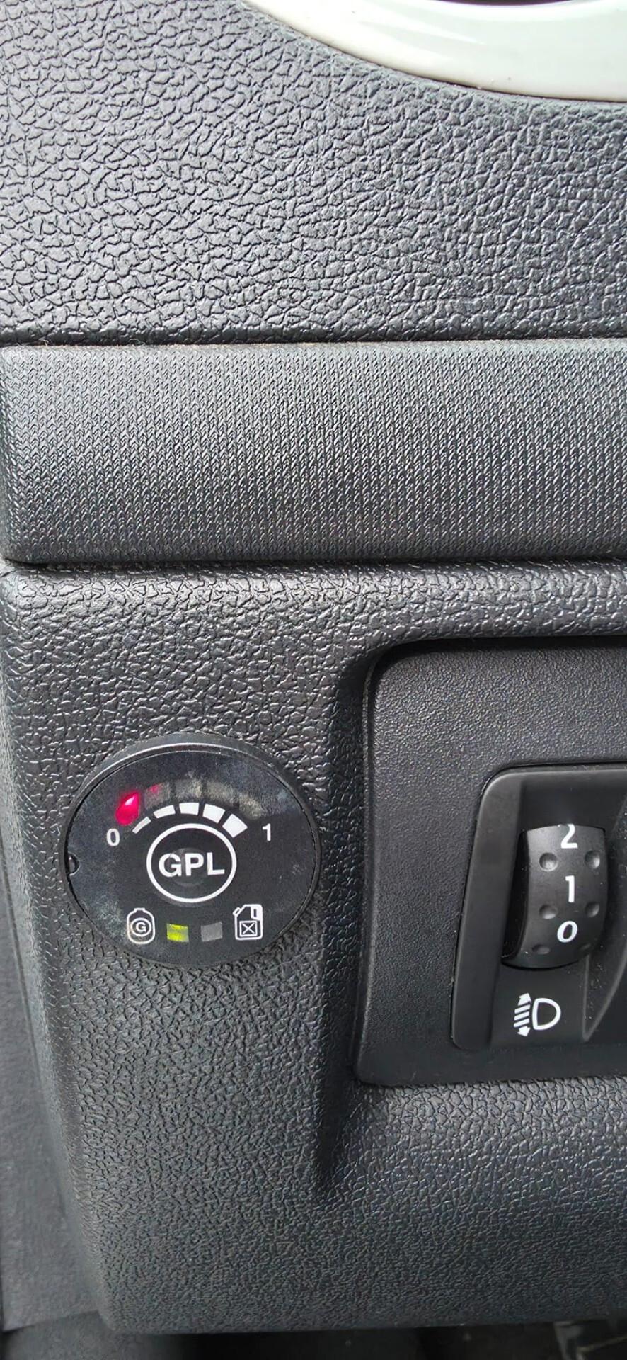 Renault Clio 1.2 16V 5 porte GPL Dynamique neopatentati