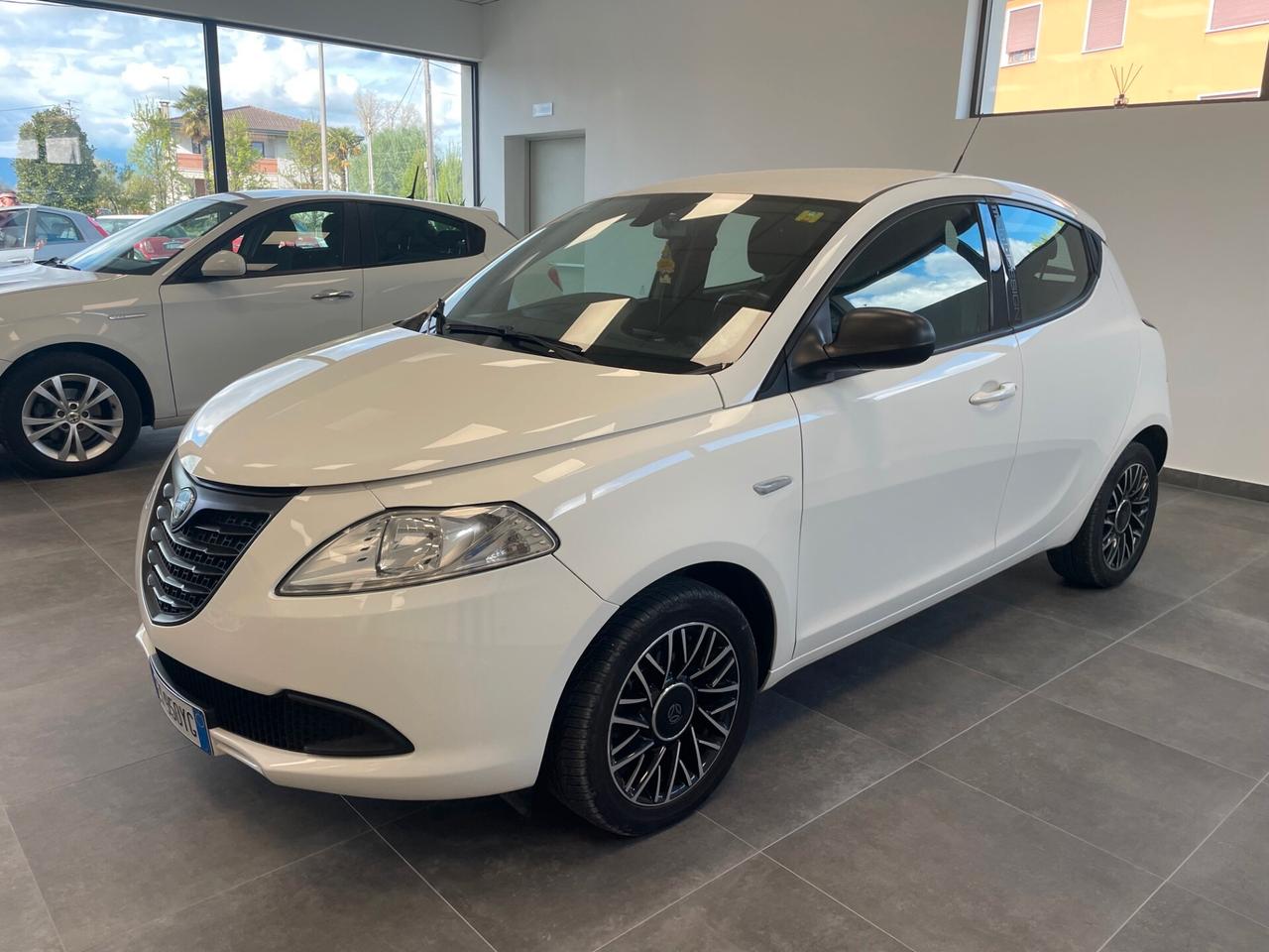 Lancia Ypsilon 1.2 69 CV 5 porte GPL Ecochic S Momodesign