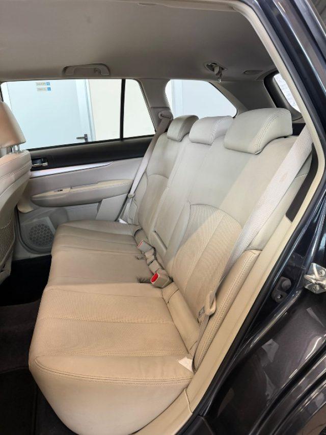 SUBARU OUTBACK 2.0D CVT Exclusive //FULL OPTIONAL//