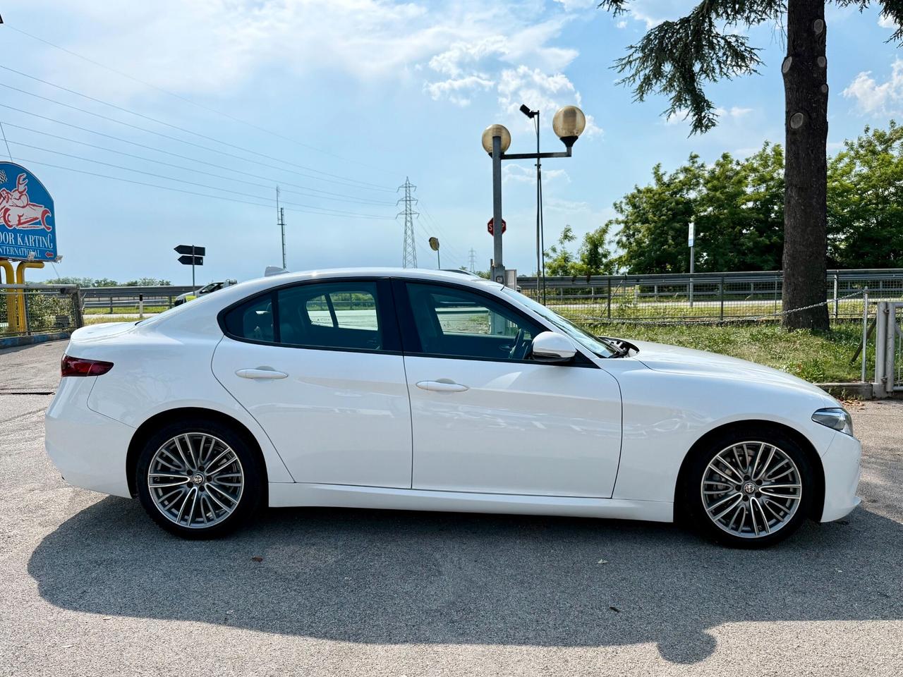 Alfa Romeo Giulia 2.2 t Business Sport Launch Edition 180cv auto