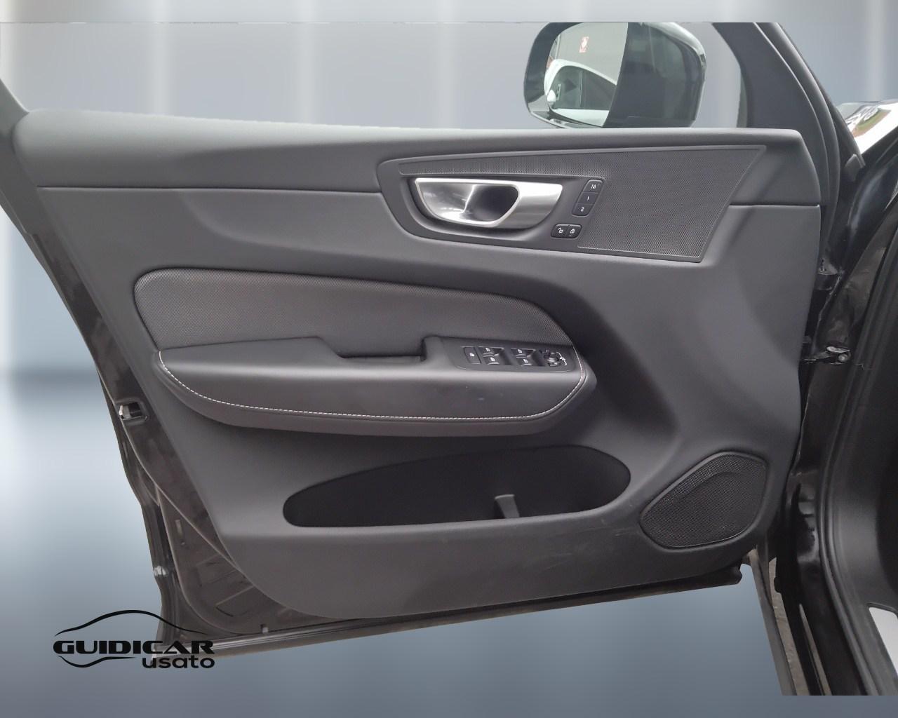 VOLVO XC60 II 2022 - XC60 2.0 b4 Plus Dark awd auto
