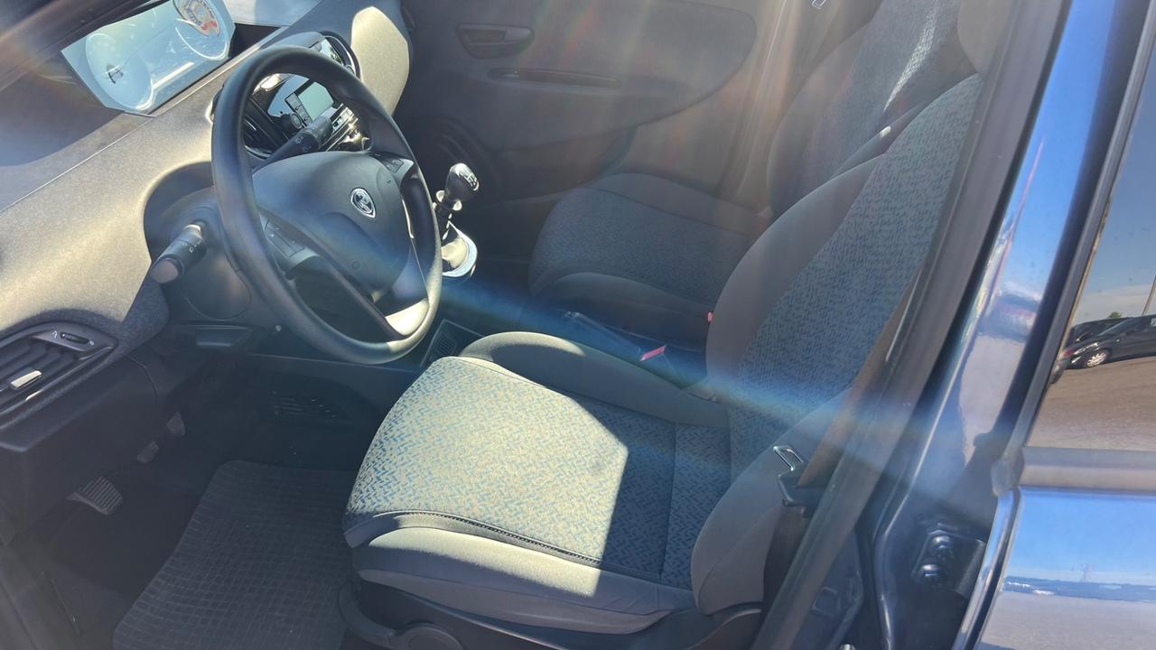 Lancia Ypsilon 1.0 FireFly 5 porte S&S Hybrid Alberta Ferretti