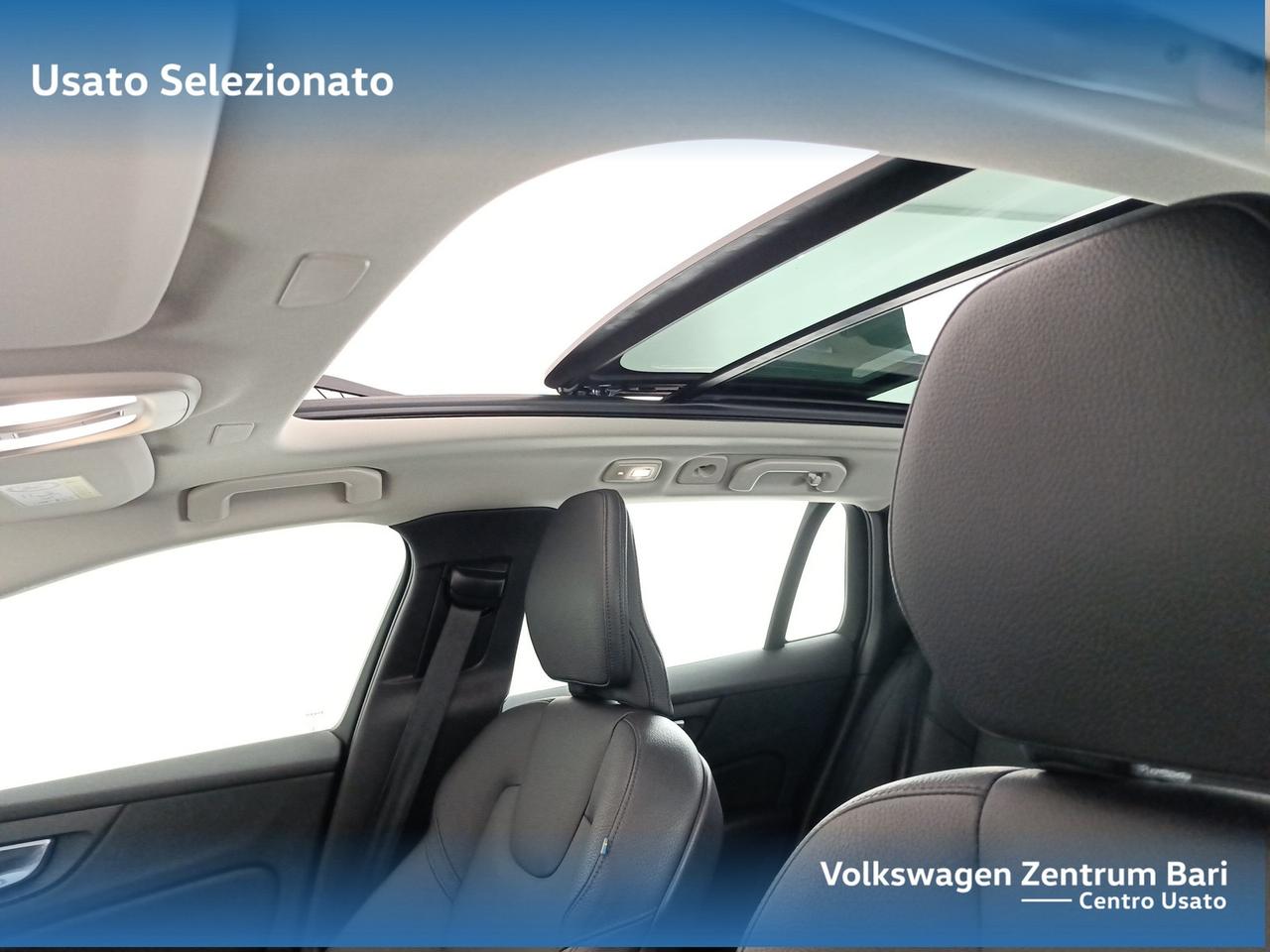 Volvo V60 2.0 b4 ultimate dark auto