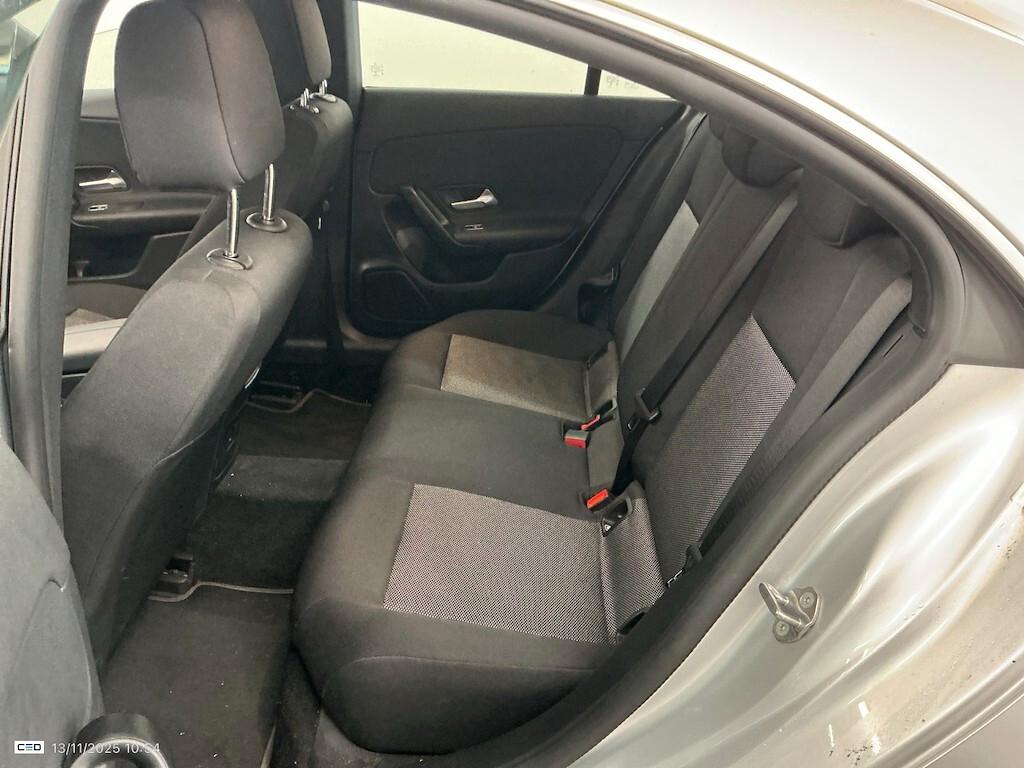 Mercedes-benz CLA 180 180D 116CV AUTOMATIC BUSINESS SOLUTION ( NAVI PREMIUM - PARK ASSISTANT ) CC. 1950