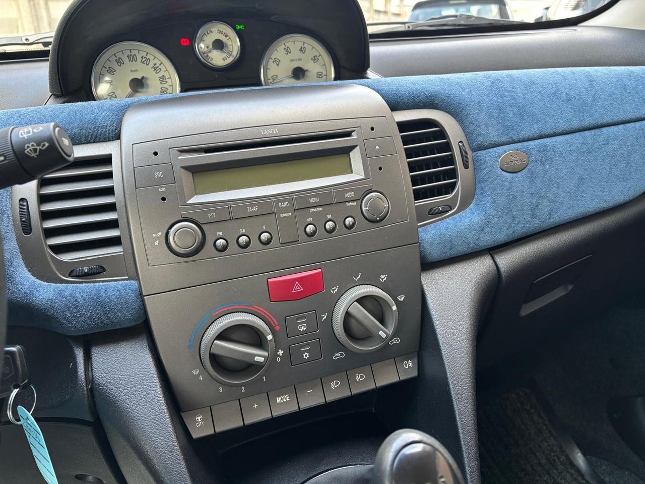 Lancia Ypsilon 1.2 16V Platino