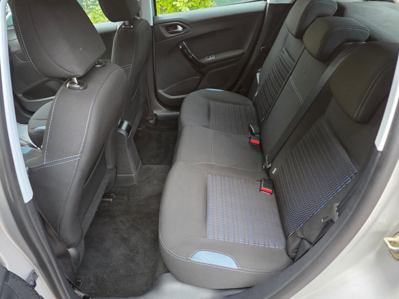 Peugeot 208 1.4 HDi 68 CV 5 porte Allure