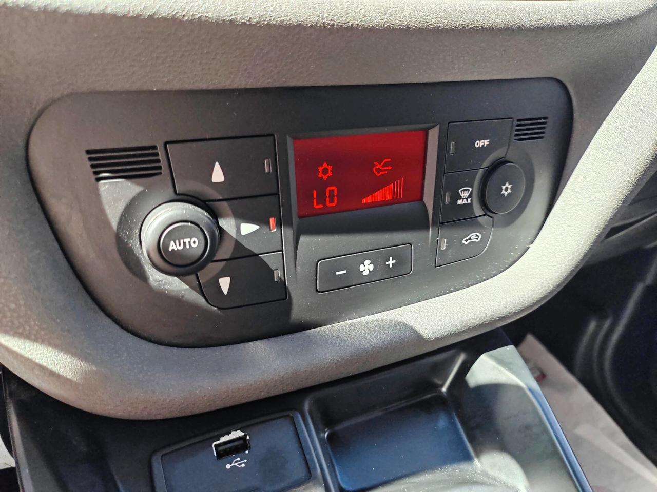 Fiat Dobló 1,6 diesel 04/2015 Cv105