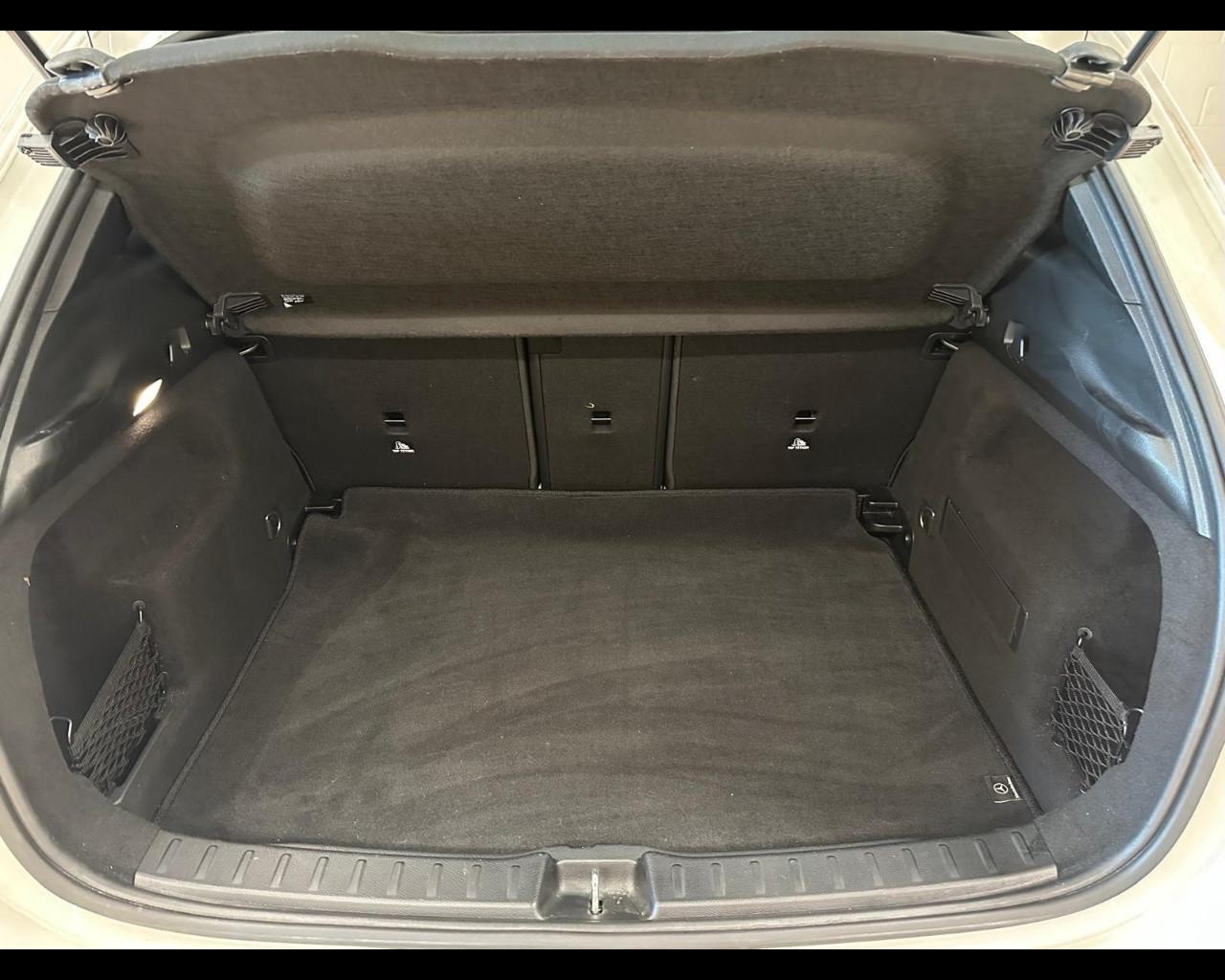 Mercedes-Benz GLA (H247) - GLA 180 Automatic Sport