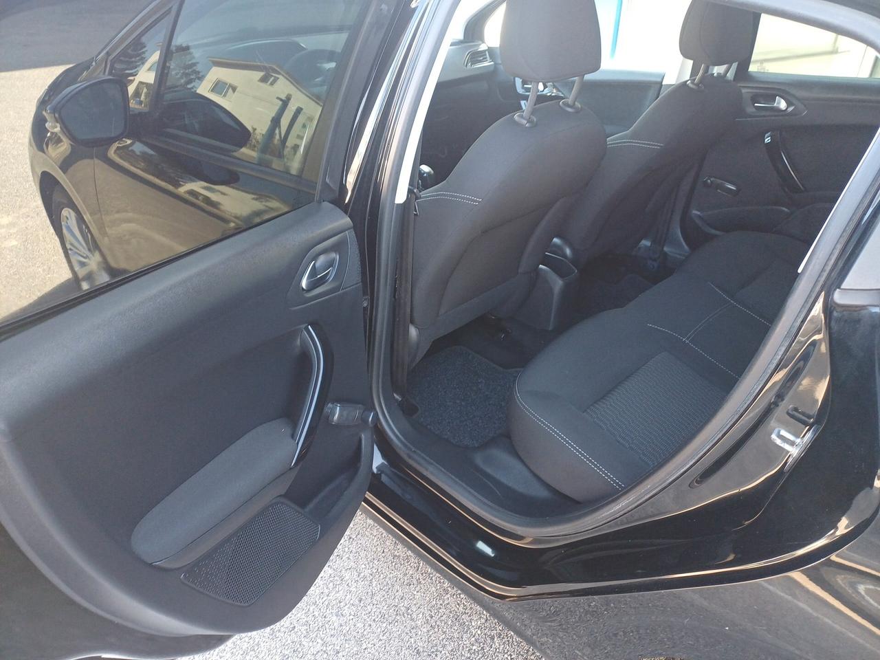 Peugeot 208 PureTech 82 5 porte Allure