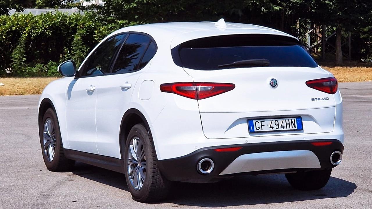 Alfa Romeo Stelvio 2.2 Turbodiesel 160 CV AT8 RWD