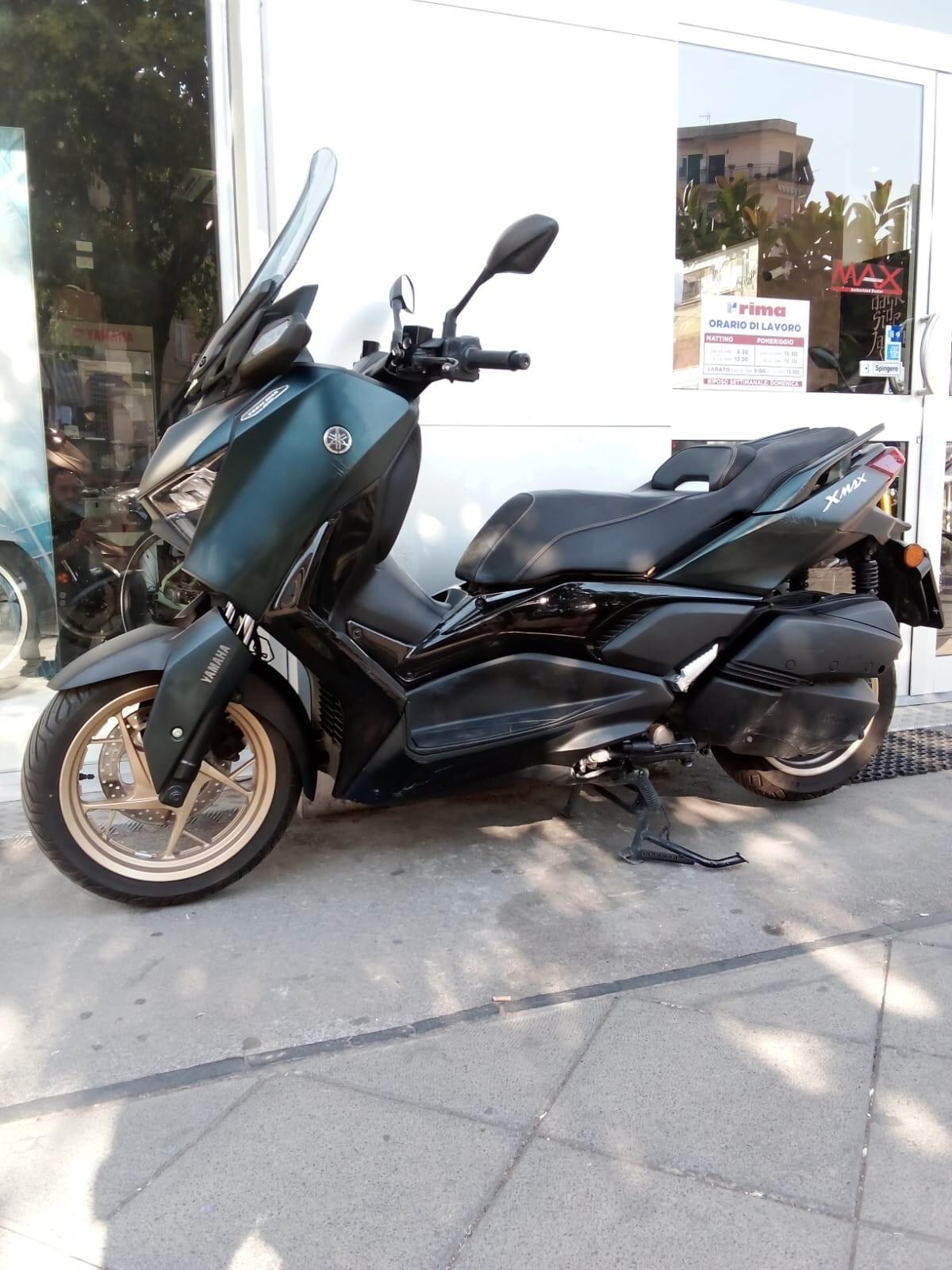 Yamaha X-Max 300 TECH