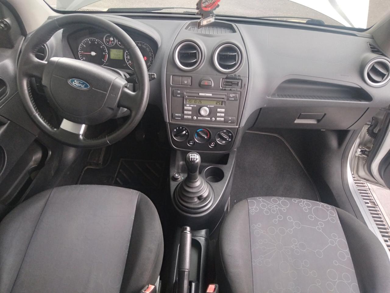 Ford Fiesta 1.2 16V 75cv 5p titanium