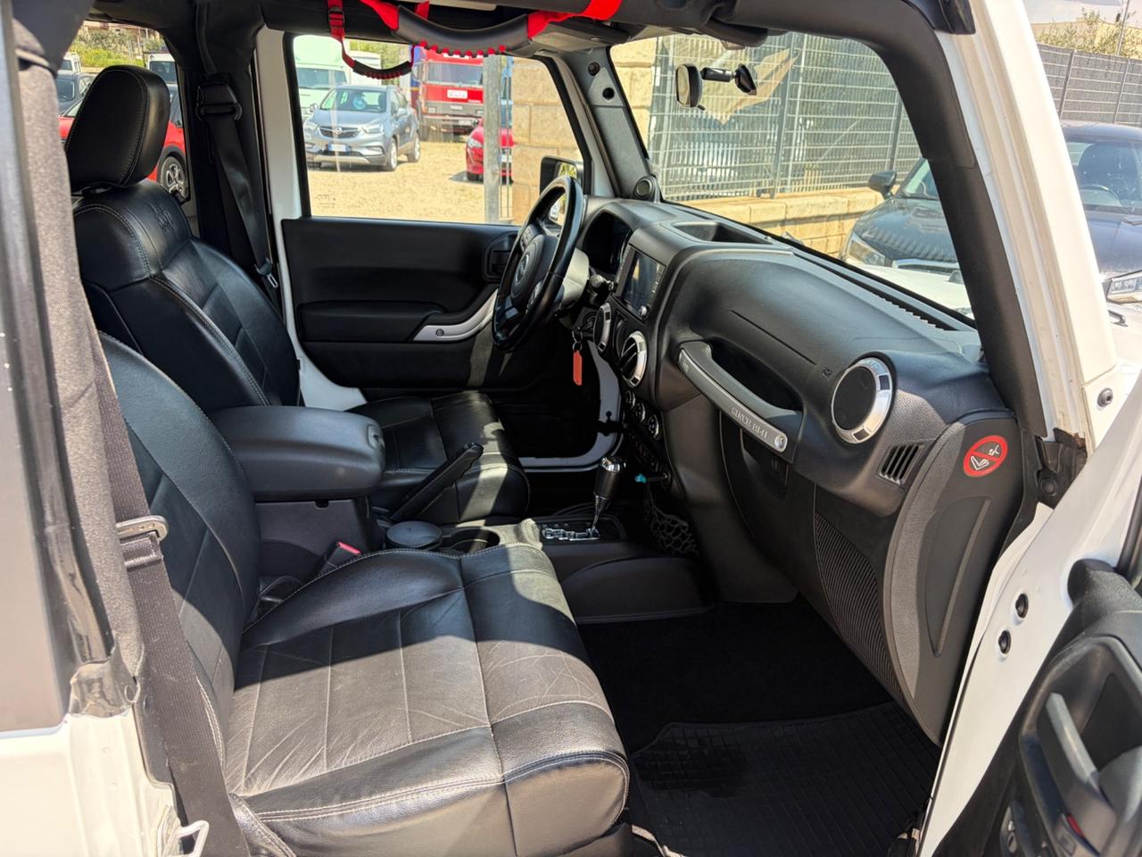 Jeep Wrangler Unlimited 2.8 CRD DPF Sahara Auto