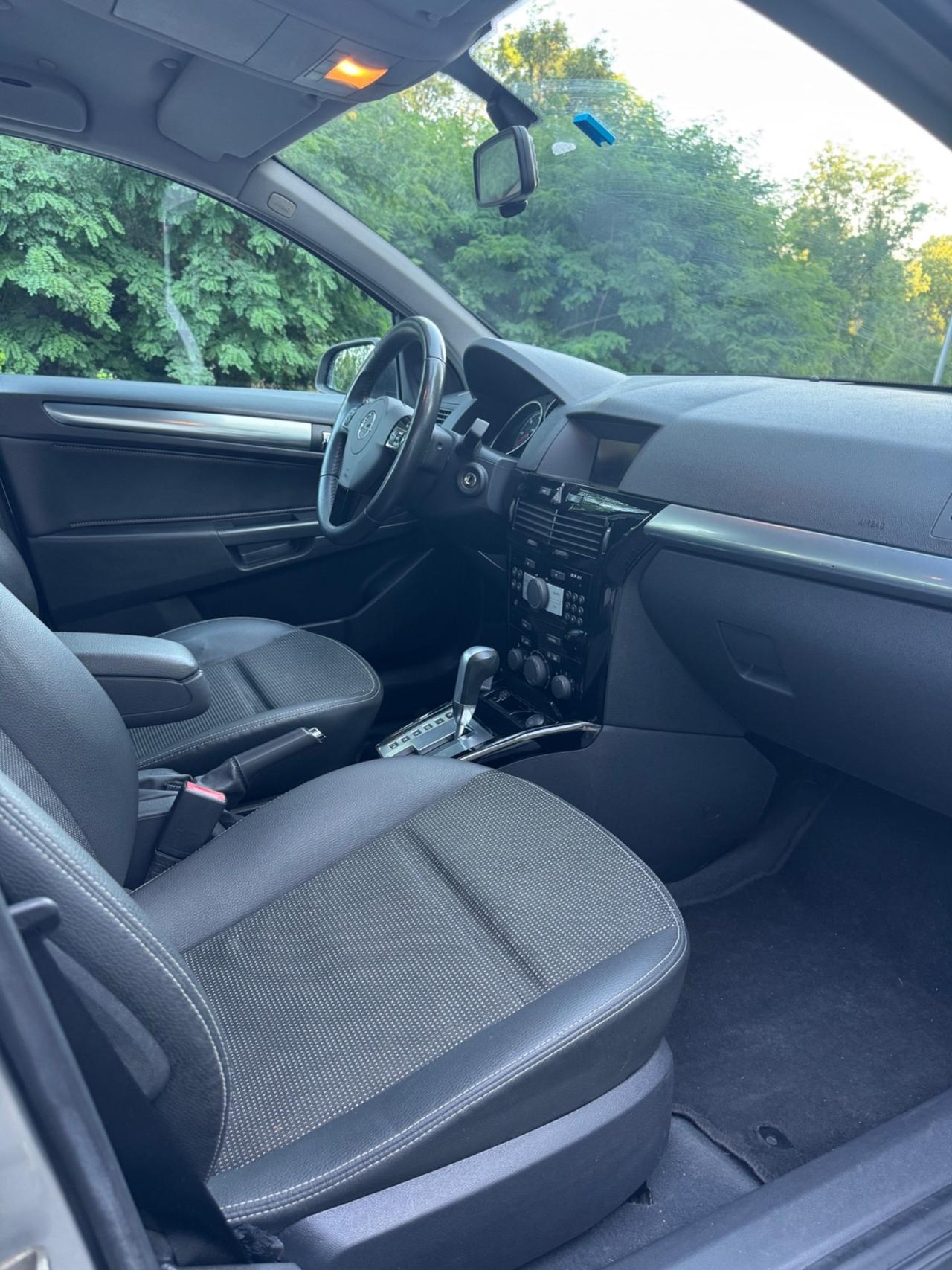 Opel Astra 1.9 CDTI 120CV 5 porte aut. Cosmo