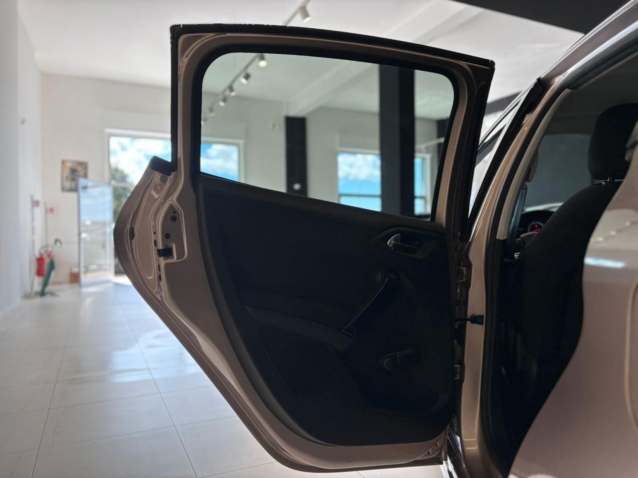 Peugeot 208 1.4 HDi 68 CV 5 porte Allure