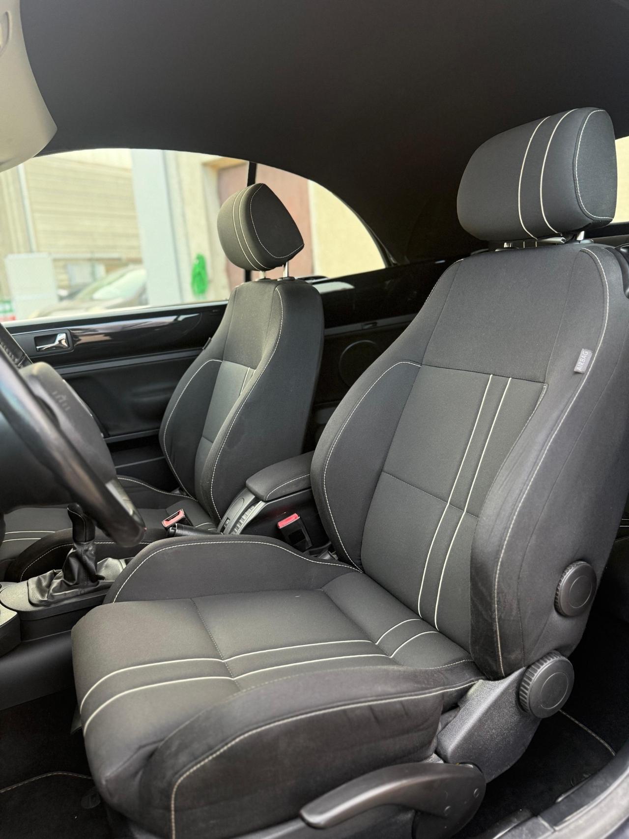 Volkswagen New Beetle 1..4 Cabrio benzina